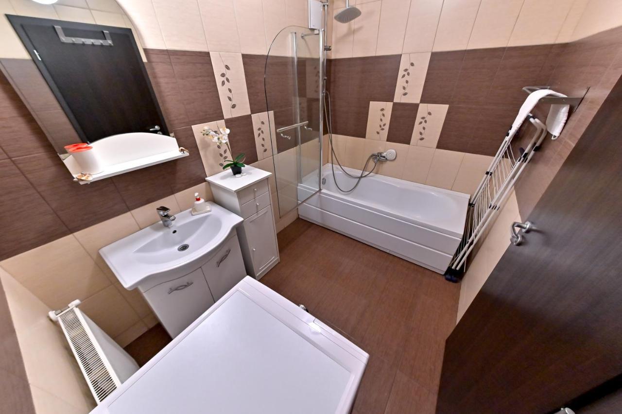 Terezianum Apartments, Free Parking Сибиу Экстерьер фото